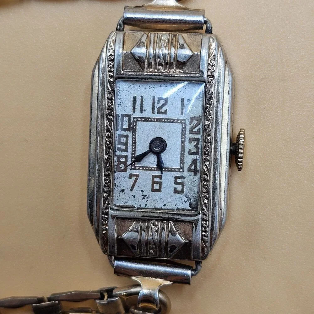 Antique Wyda Watch Co. 1529 6 Jewel Two Adjustments Swiss Ladies Watch Runs